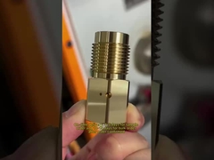 Services personnalisés de tournage CNC couleur utilisant la technologie CNC à trois axes pour l'usinage de l'acier